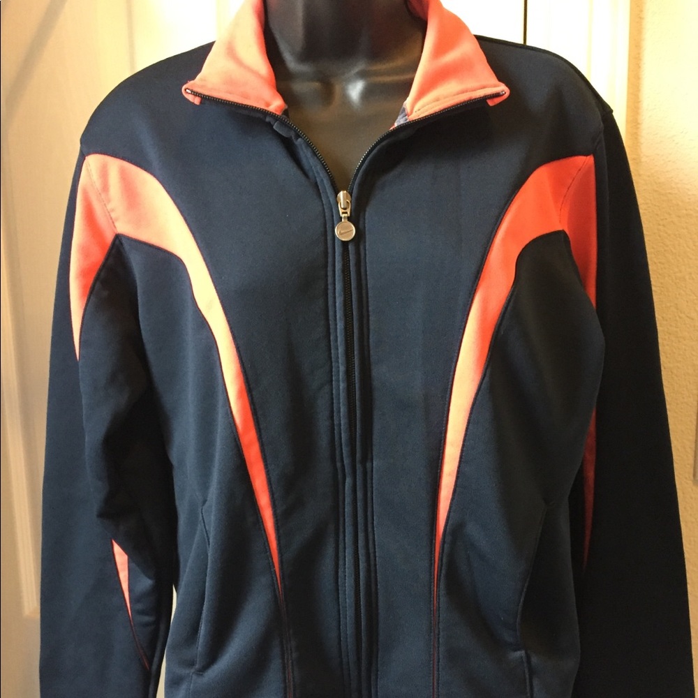 Woman’s Nike Jogging Suit excellent condition